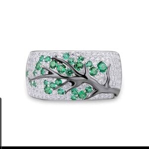 BRAND NEW ** Elegant Silver and Green Tree Design Ring
